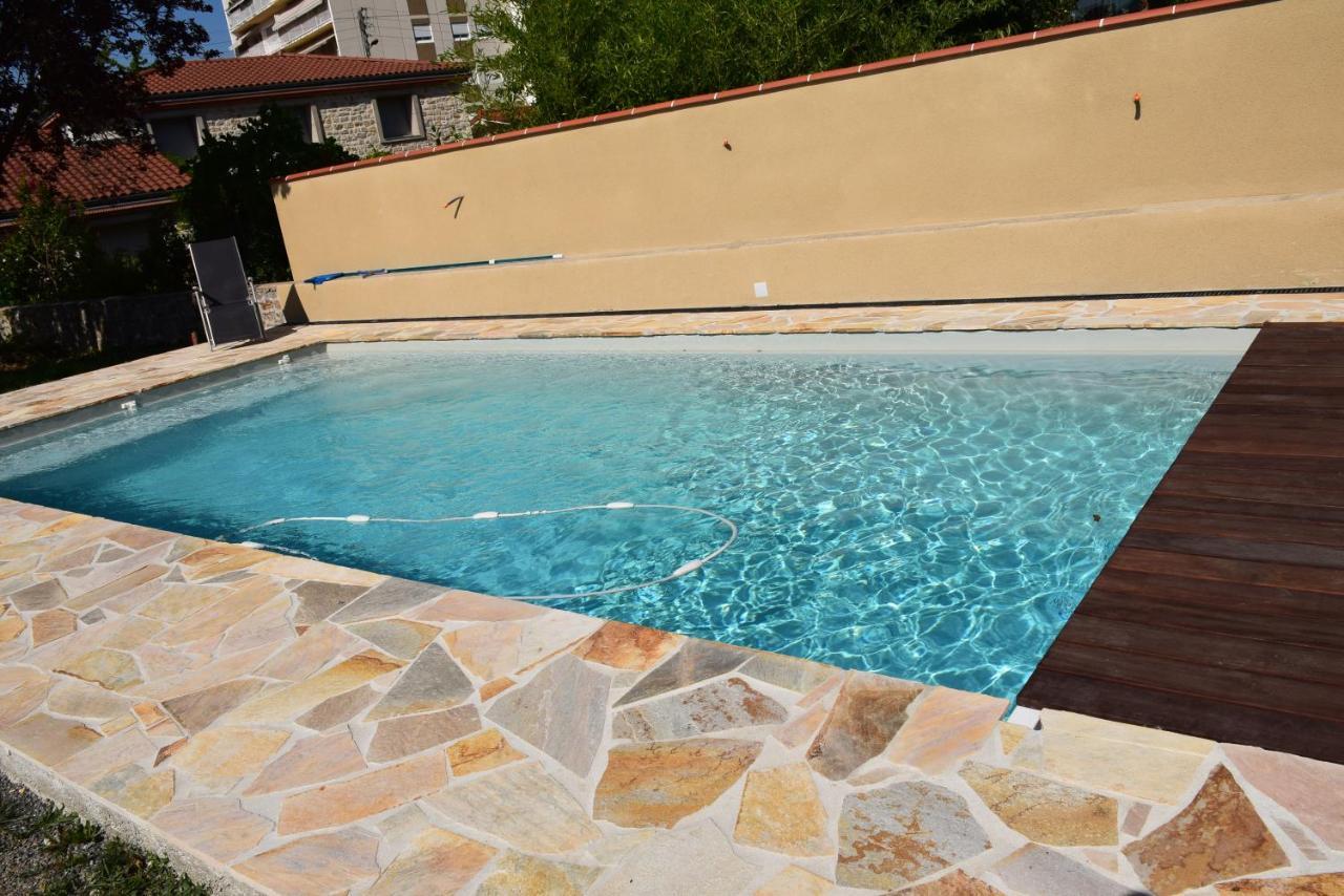 Clochi-Clocha Hotel Montbrison Buitenkant foto